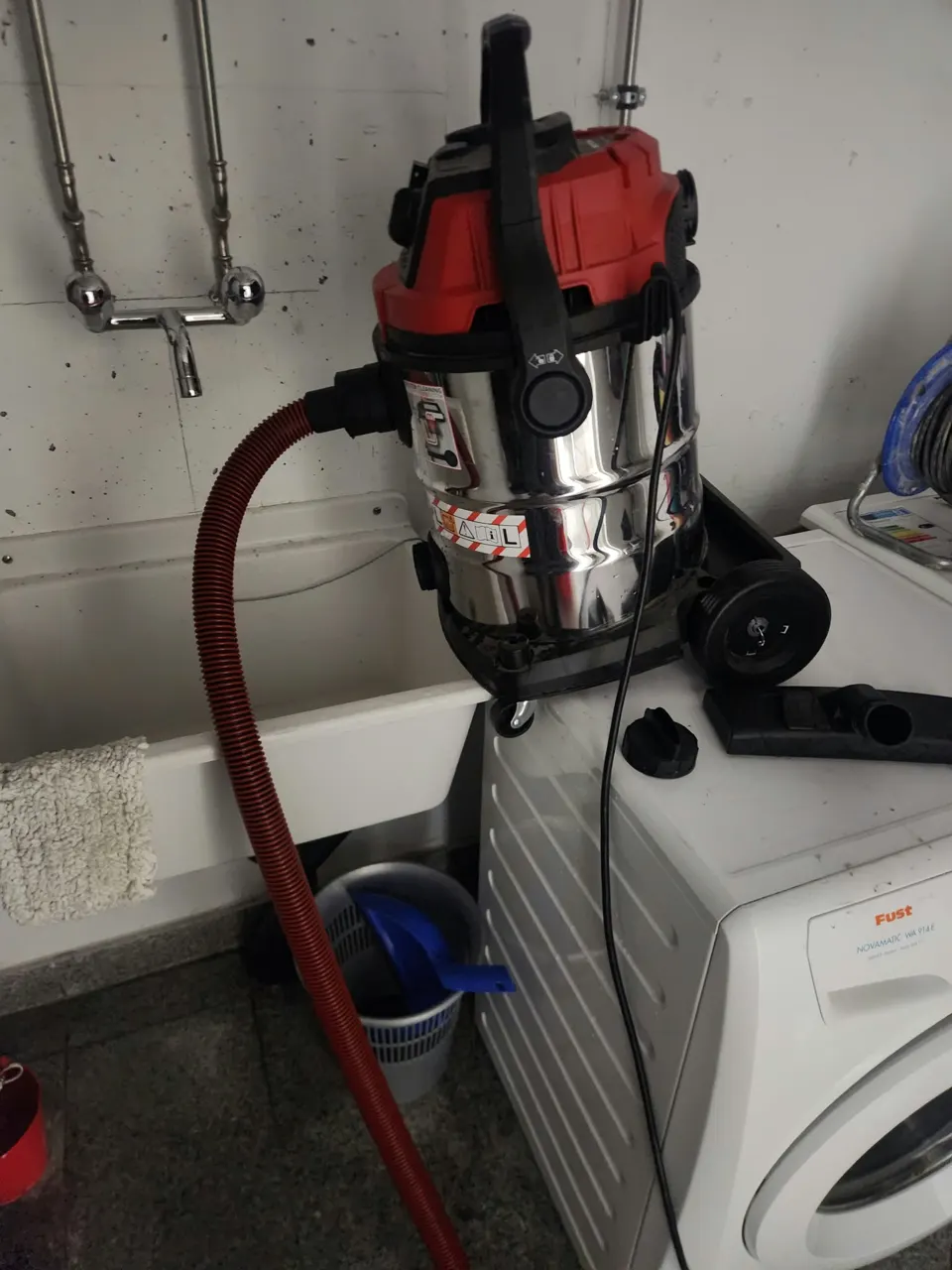 Évacuation de l'eau avec l'aspirateur professionnel en Valais et Vaud