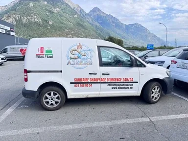 Camionnette d'intervention AJ Sanitaire Chauffage – plombier d'urgence Valais & Vaud